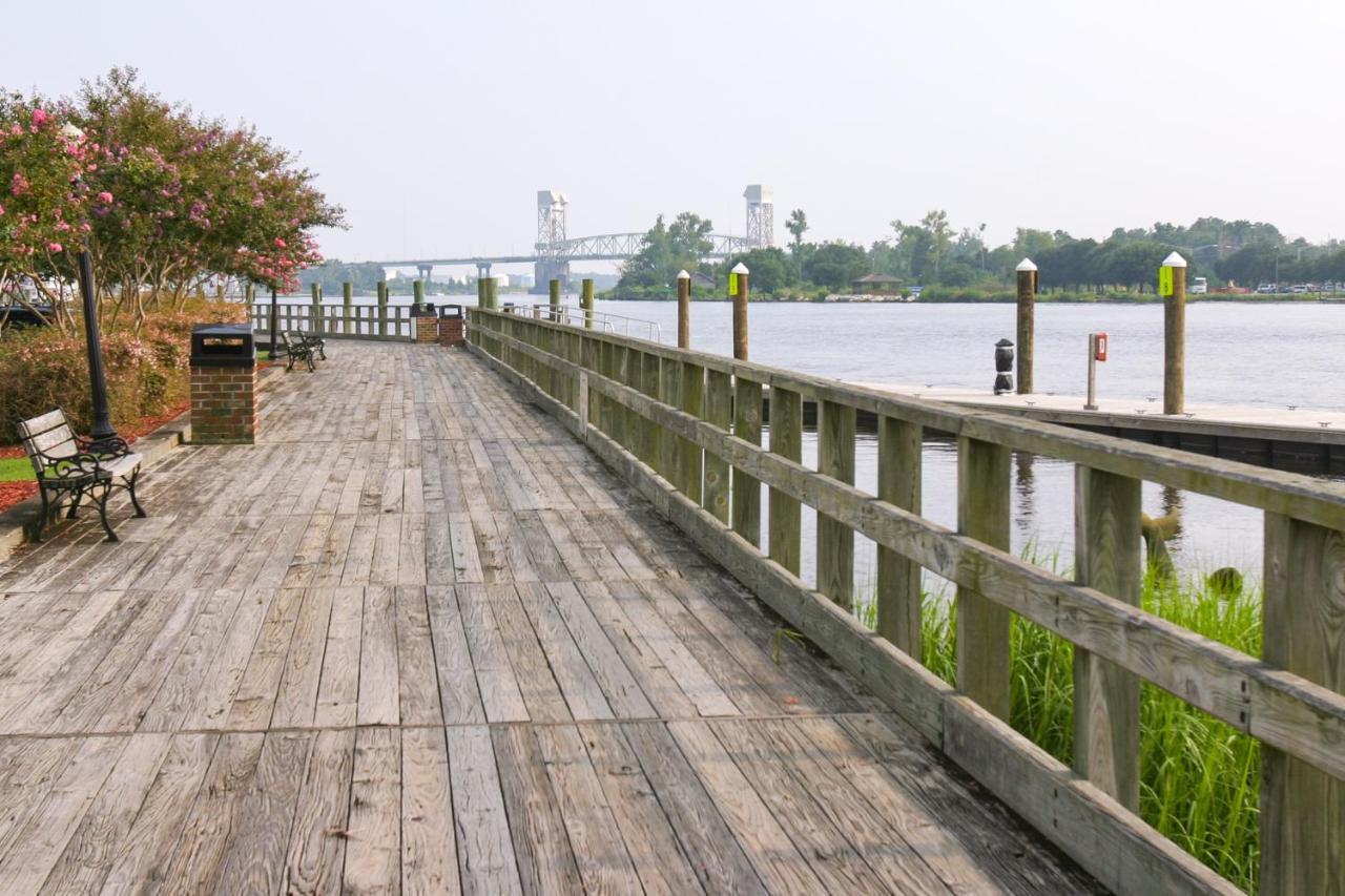 Battleship View Apartment Wilmington Exterior photo