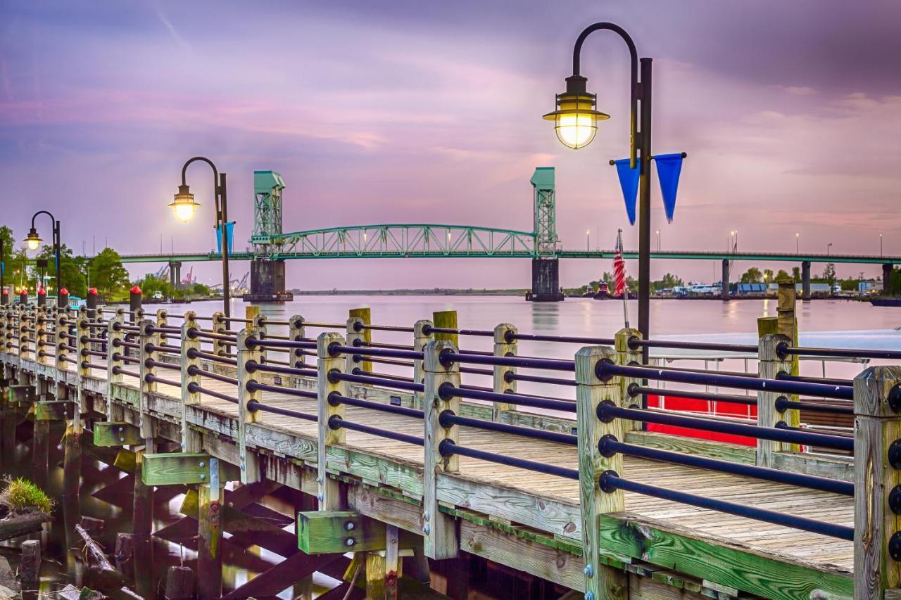 Battleship View Apartment Wilmington Exterior photo